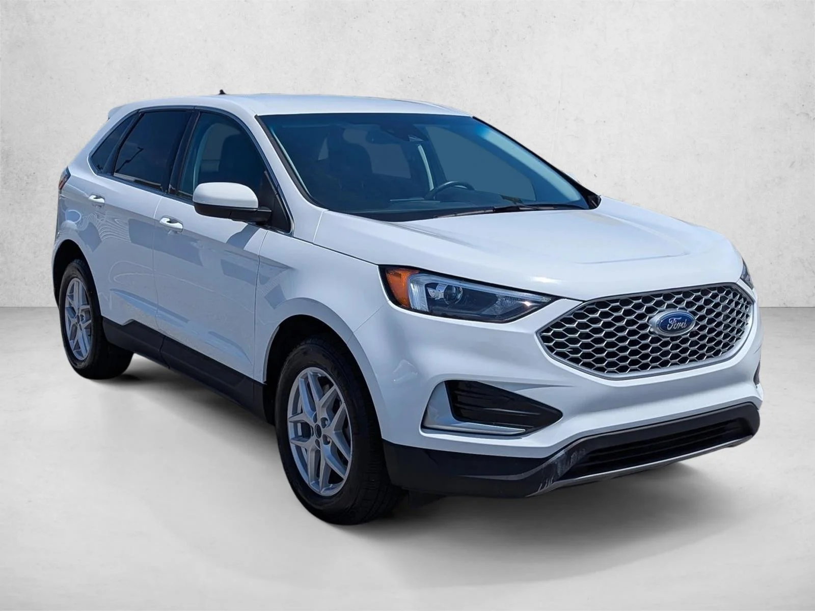 Used 2024 Oxford White Ford SEL image 3