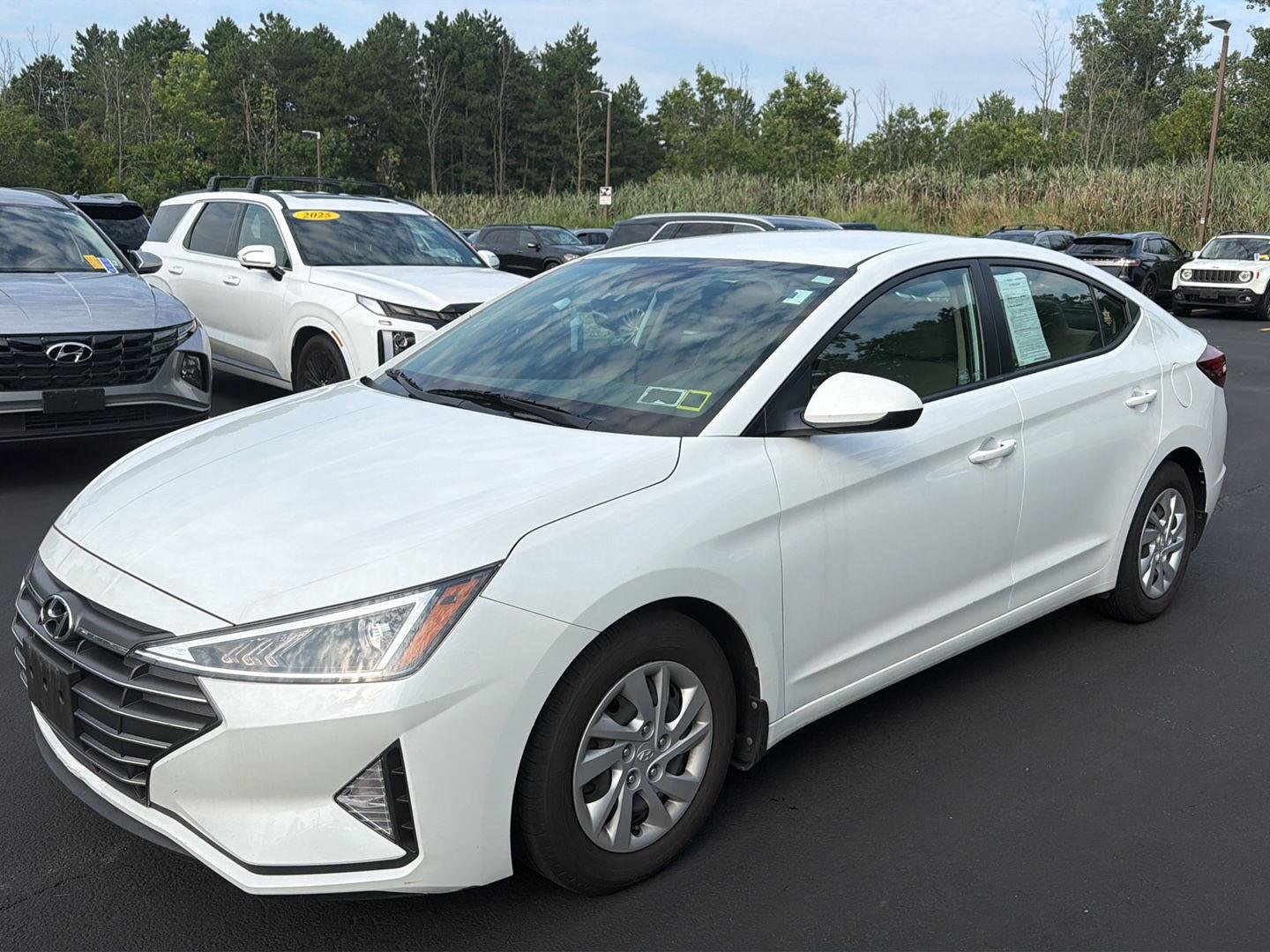 Used 2020 Quartz White Pearl Hyundai SE image 3
