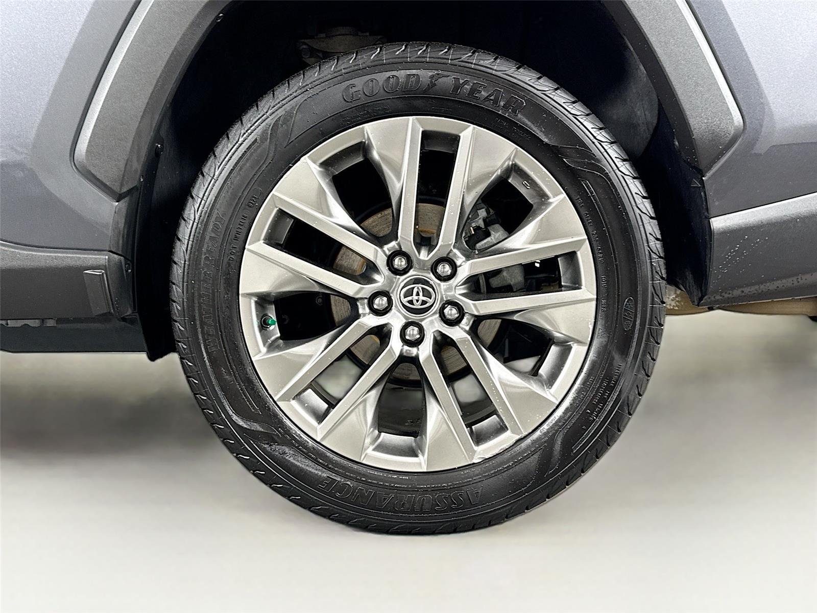 Used 2020 Magnetic Gray Metallic Toyota XLE Premium image 44