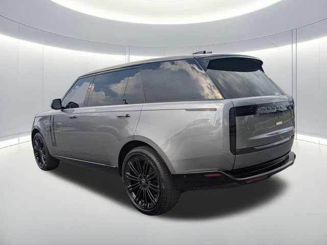 Used 2025 Eiger Grey Metallic Land Rover SE image 3