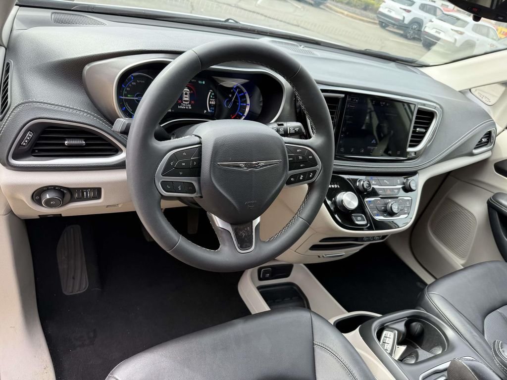 Used 2024 Chrysler Pacifica PHEV Select with VIN 2C4RC1S7XRR118185 for sale in Springfield, VA