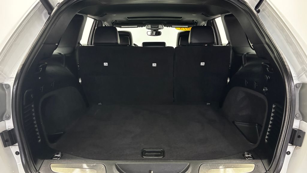 Used 2018 White Jeep Limited image 43