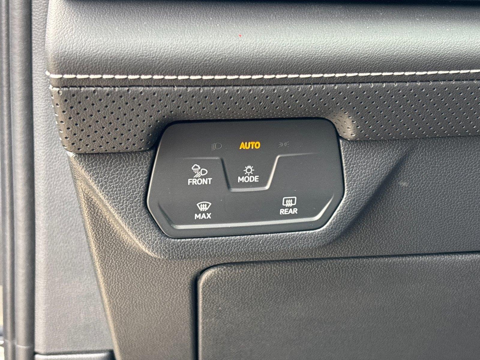2025 Volkswagen Atlas SE w/Tech - Photo 17