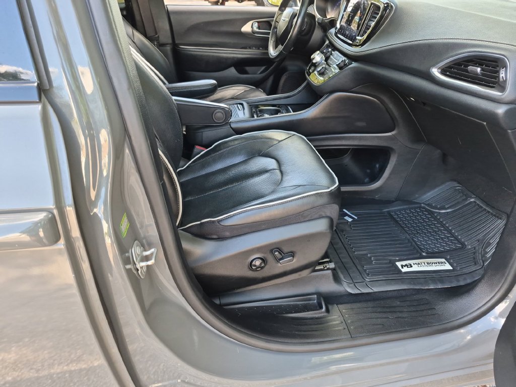Used 2021 Ceramic Gray Clearcoat Chrysler Limited image 33