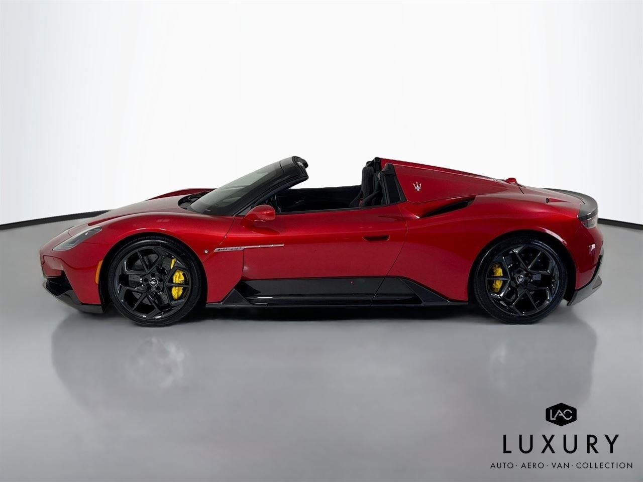 Used 2023 Exclusive Rosso Vincente Maserati Cielo Spider | $350k MSRP | Carbon Race Seats | Int & Ext Carbon image 9