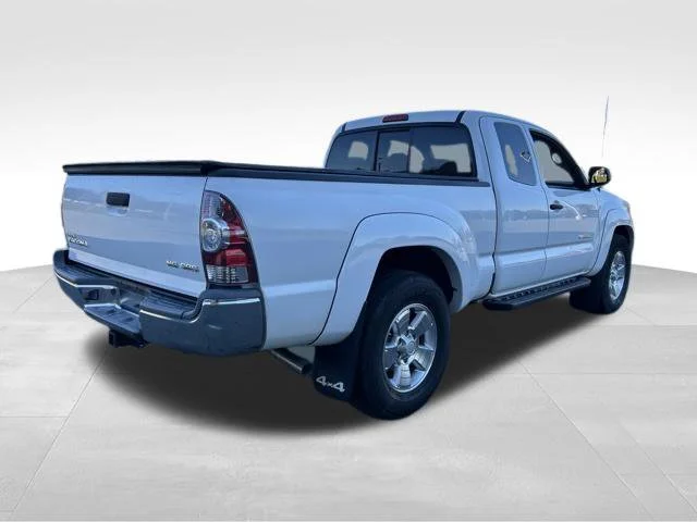 Used 2013 White Toyota Base image 5