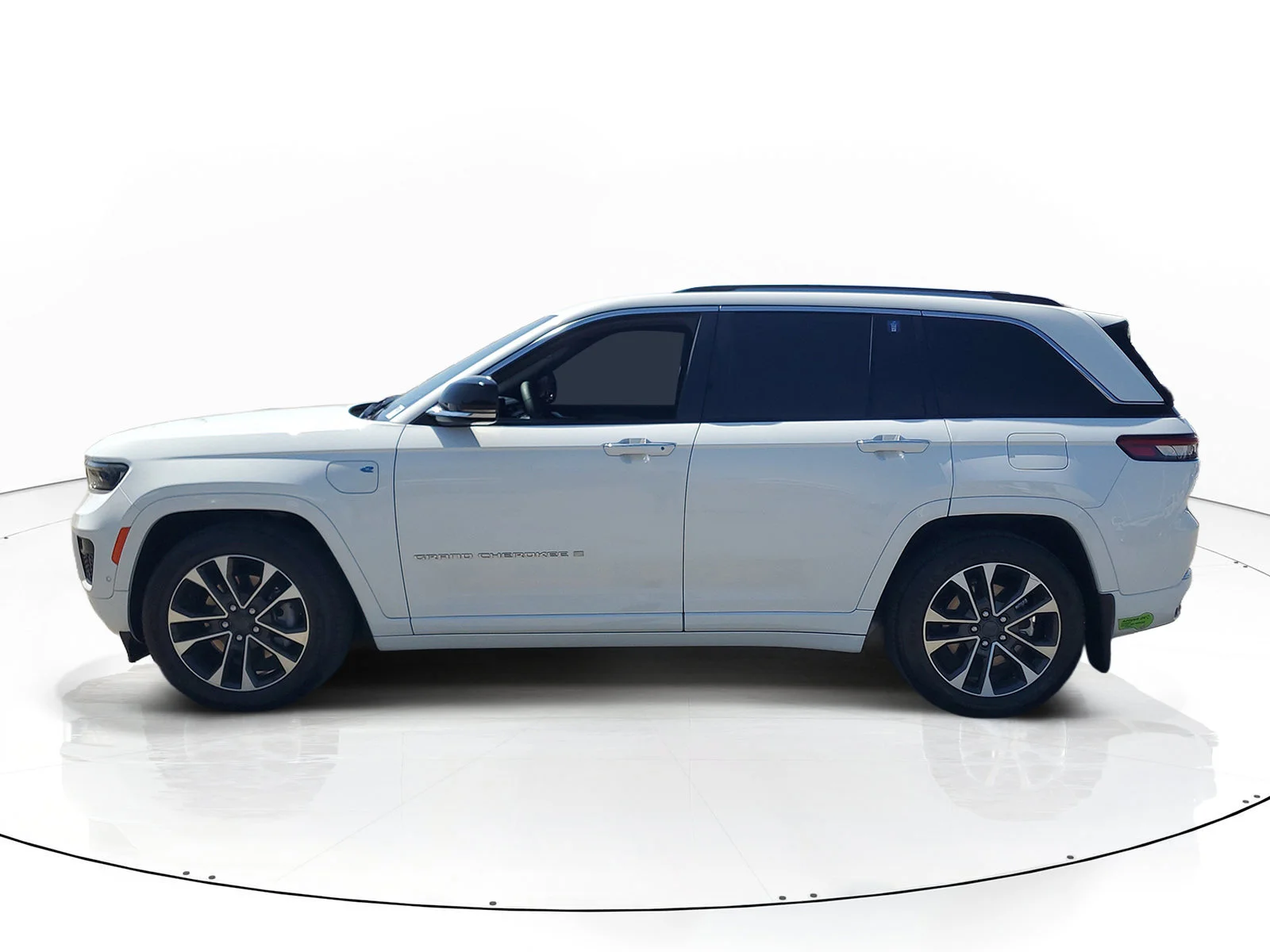 Certified Used 2023 White Jeep Overland 4xe image 7
