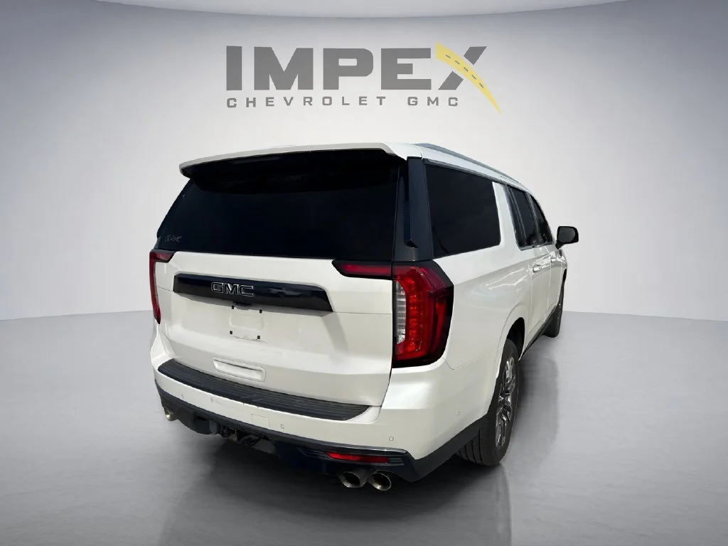 Used 2023 White Frost Tricoat GMC Denali Ultimate image 5
