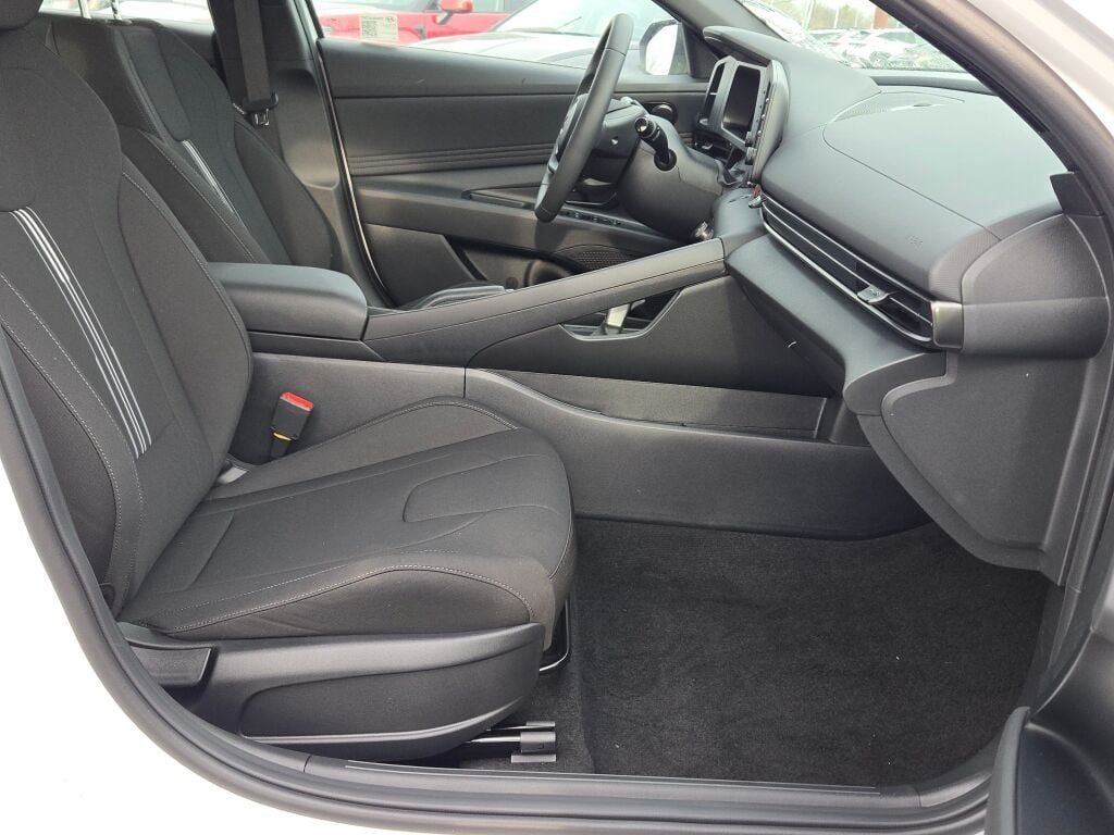 New 2026 White Hyundai SEL Sport image 6