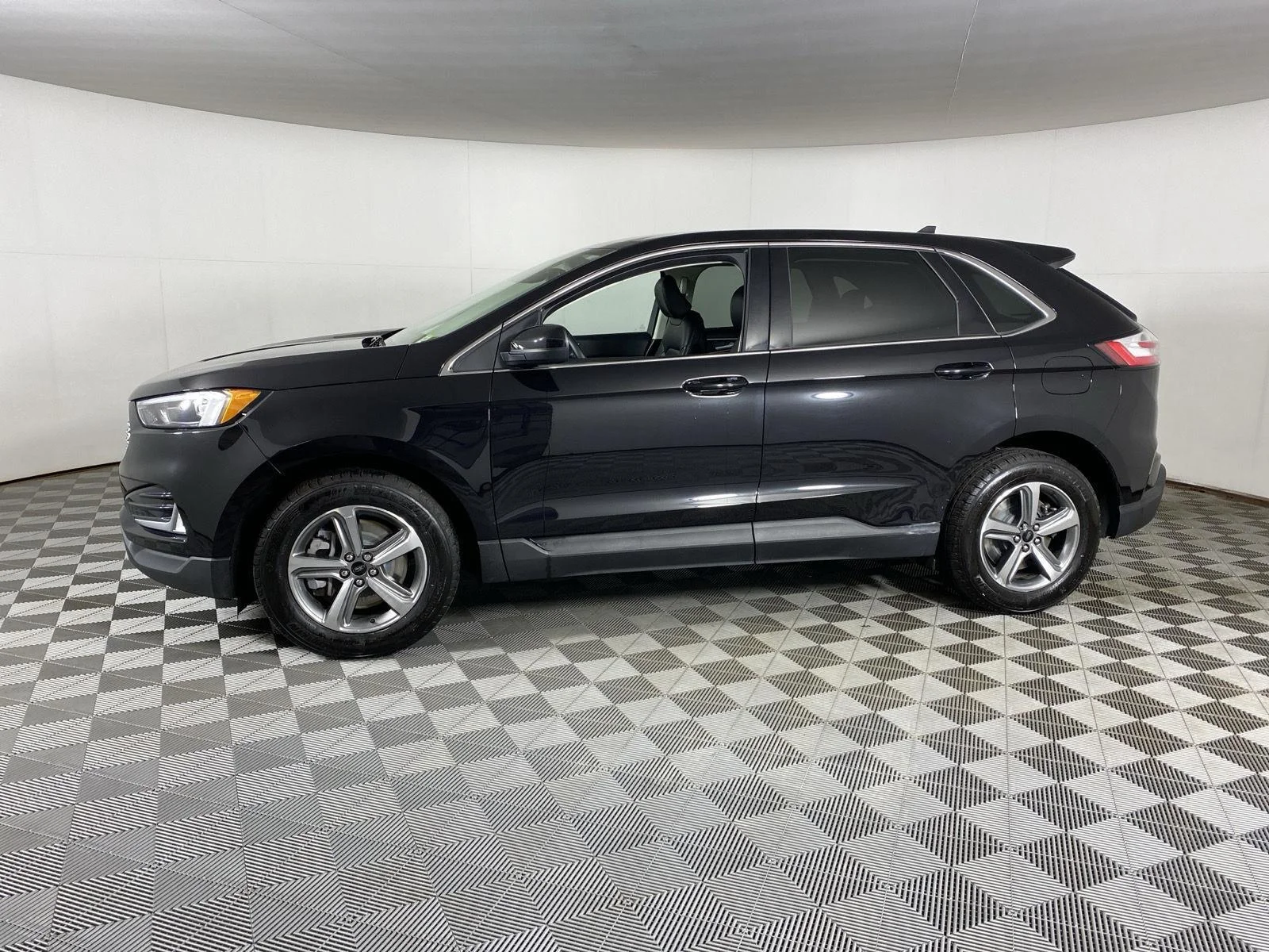 Used 2024 Agate Black Ford SEL image 4
