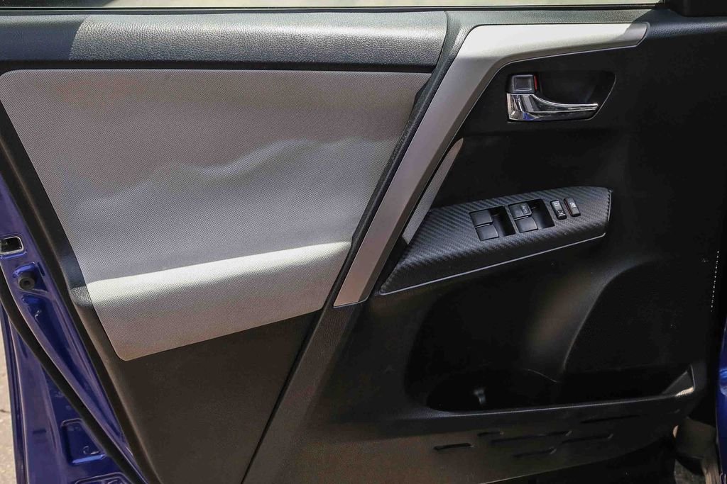Used 2014 Blue Toyota XLE image 23