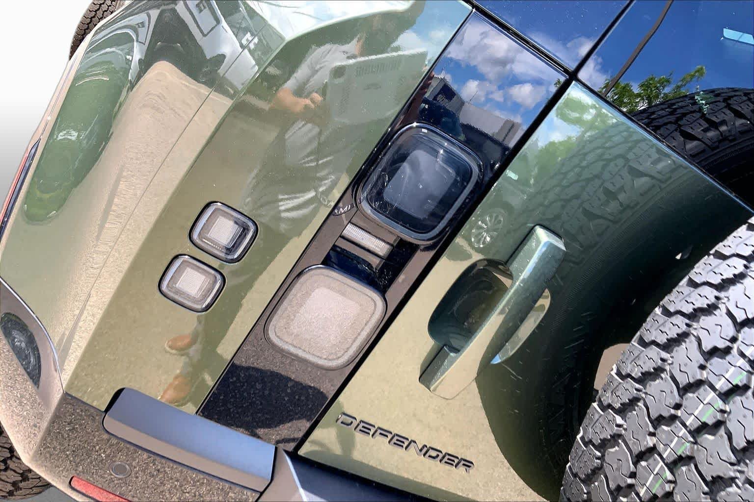 New 2026 Woolstone Green Land Rover X-Dynamic SE image 5