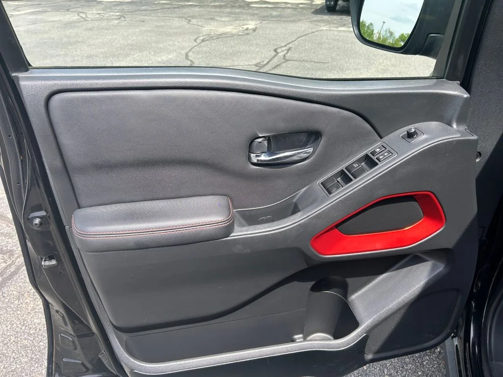 Used 2023 Super Black Nissan  image 19