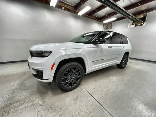 Used 2023 White Jeep Summit image 1