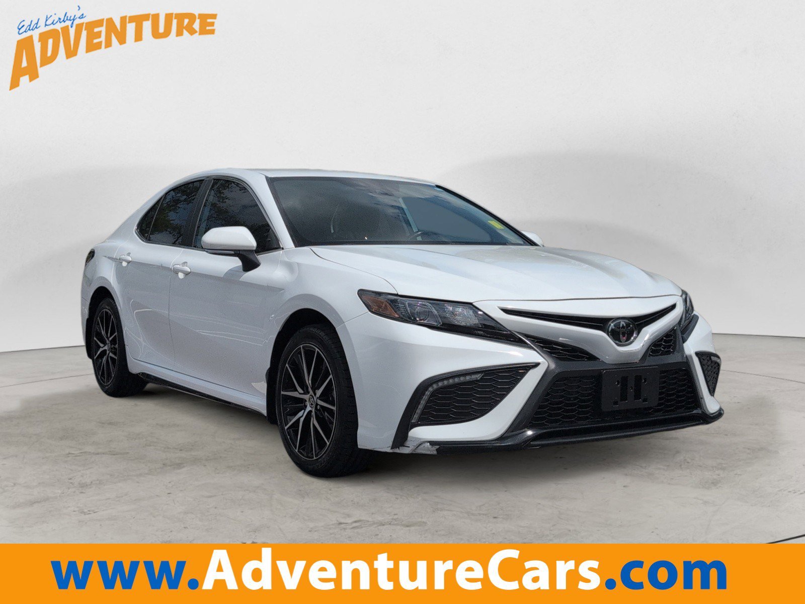 Used 2024 Ice Toyota SE image 1