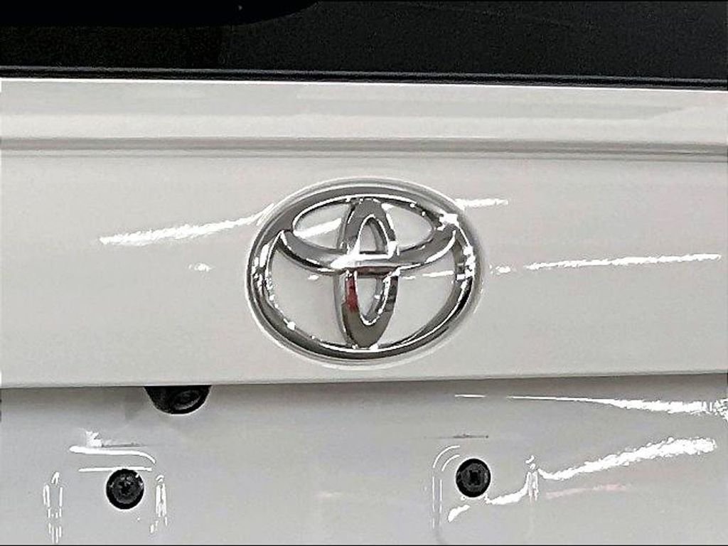 Used 2022 White Toyota LE image 27