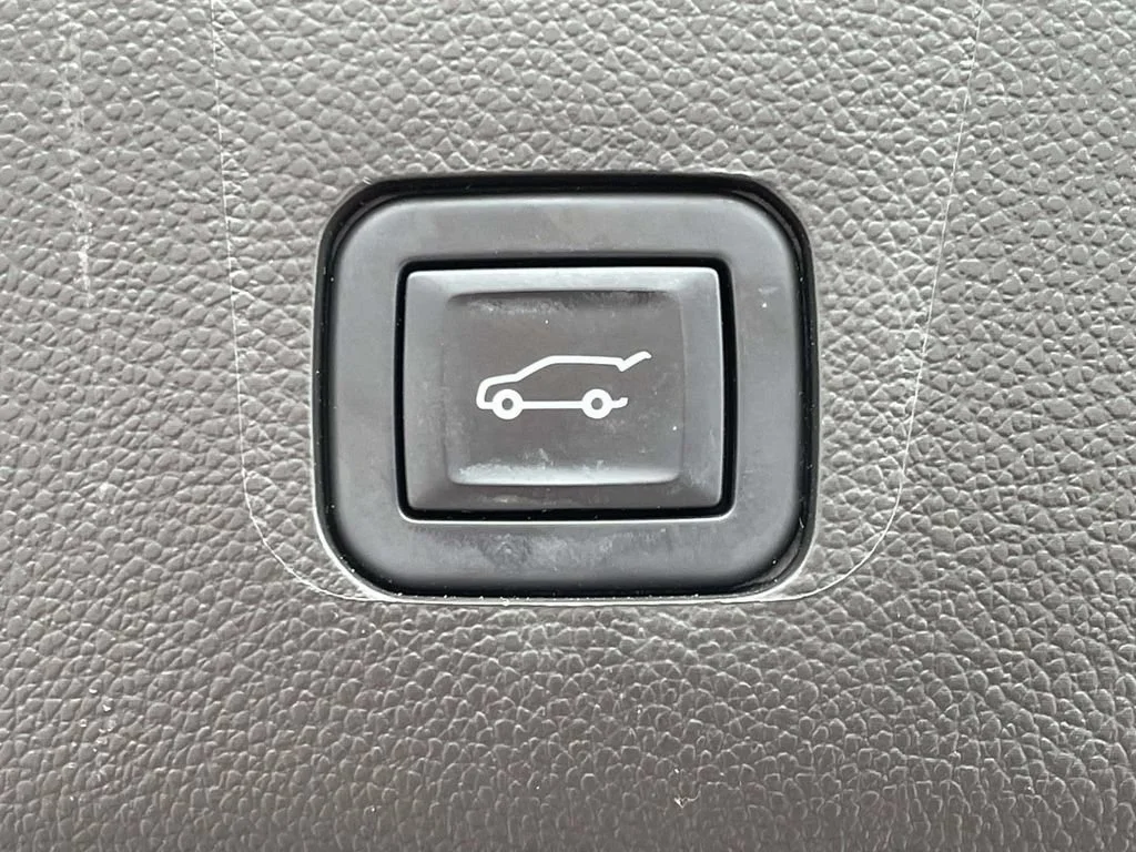 Used 2023 RADIANT RED TINTCOAT Chevrolet Premier image 49