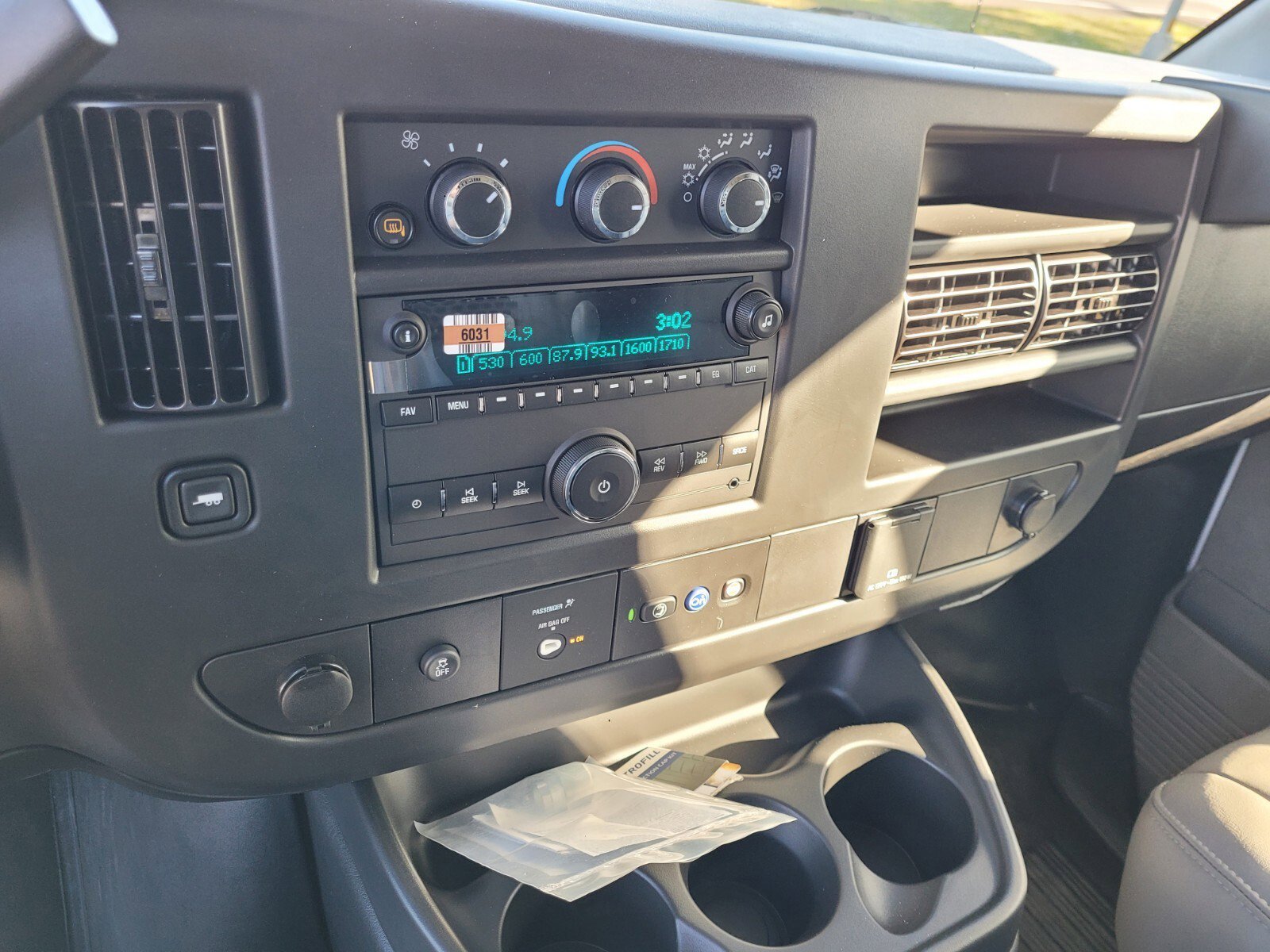 2025 Chevrolet Express Cargo Work Van - Photo 27