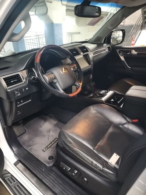 Used 2016  Lexus 460 image 6