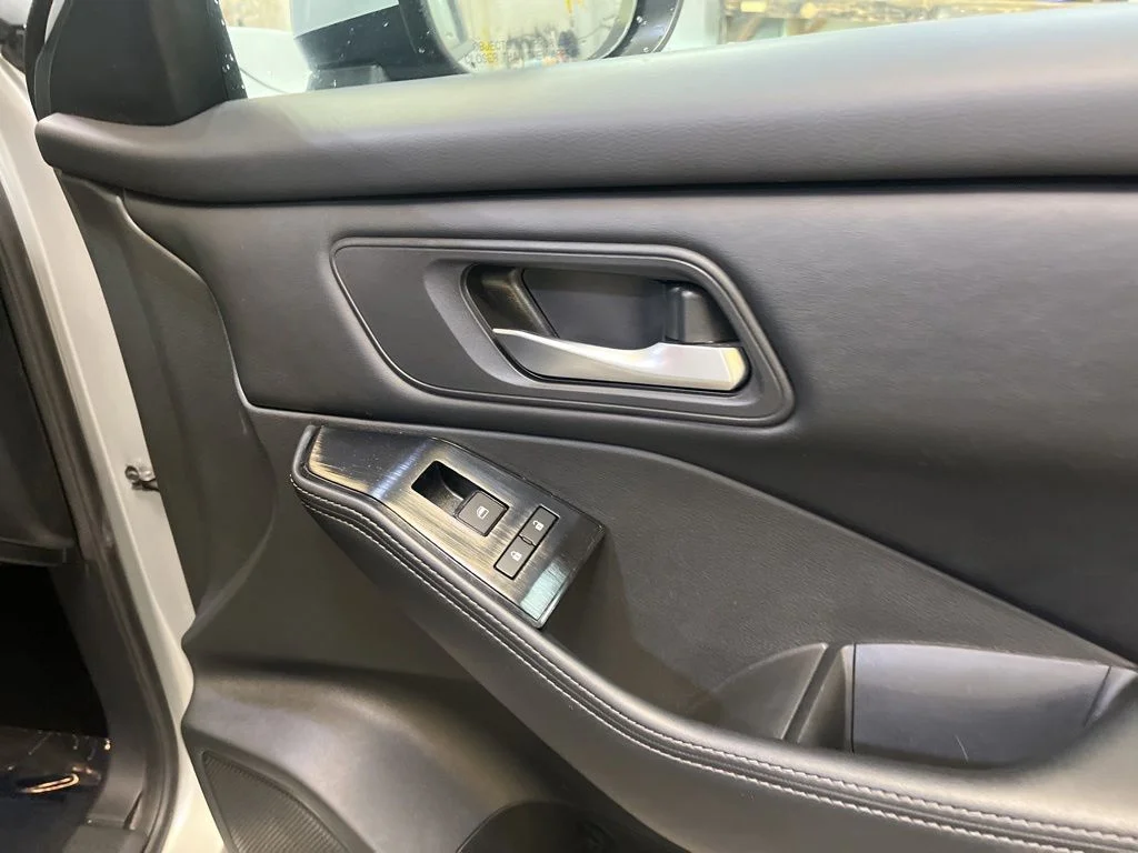 Used 2025 Silver Nissan SV image 13