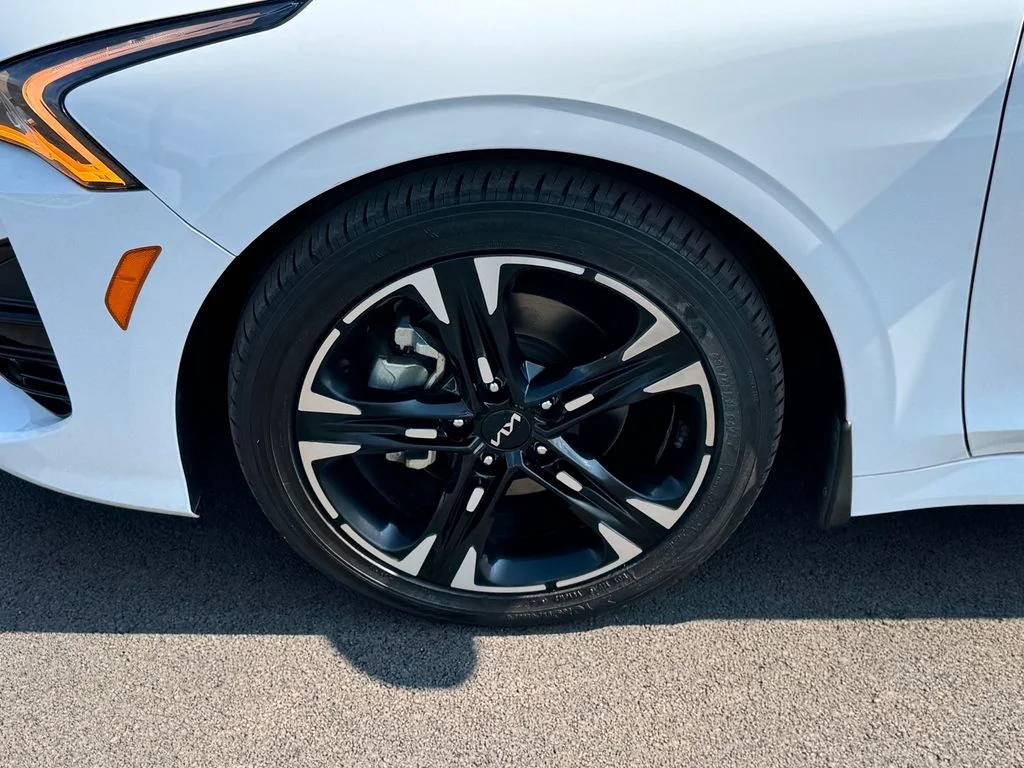 Used 2024 White Kia GT-Line image 19