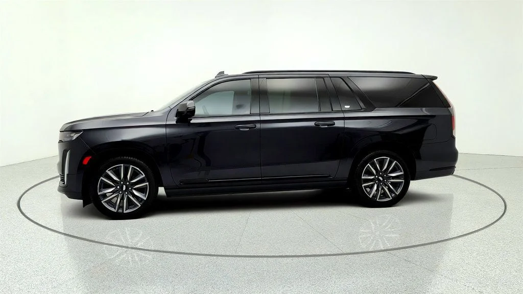 Used 2023 Black Raven Cadillac 4WD 4dr Sport w/ Touring Pkg, Super Cruise & Rear Entertainment image 8