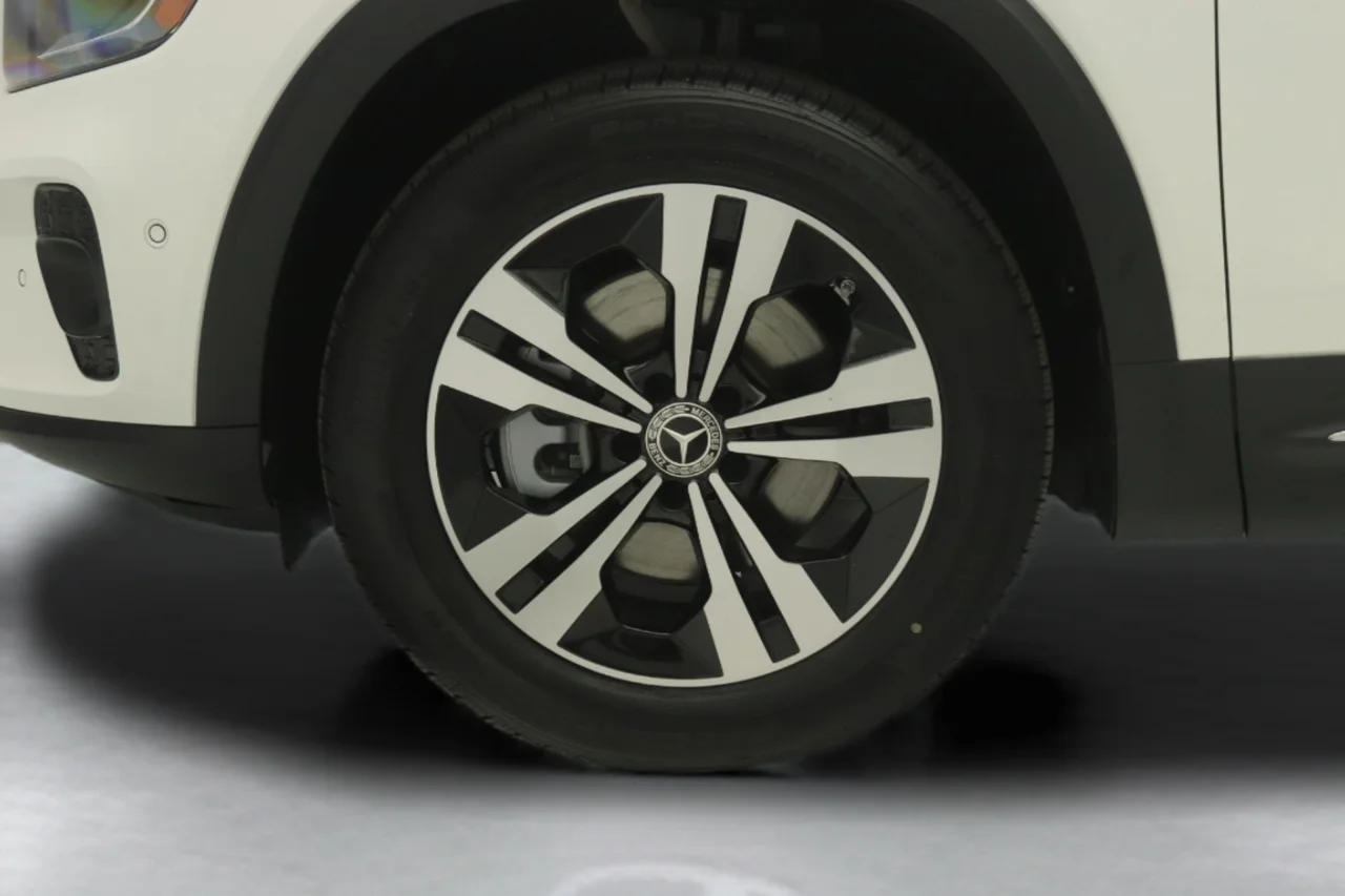 New 2026 Polar White Mercedes-Benz GLB 250 image 11