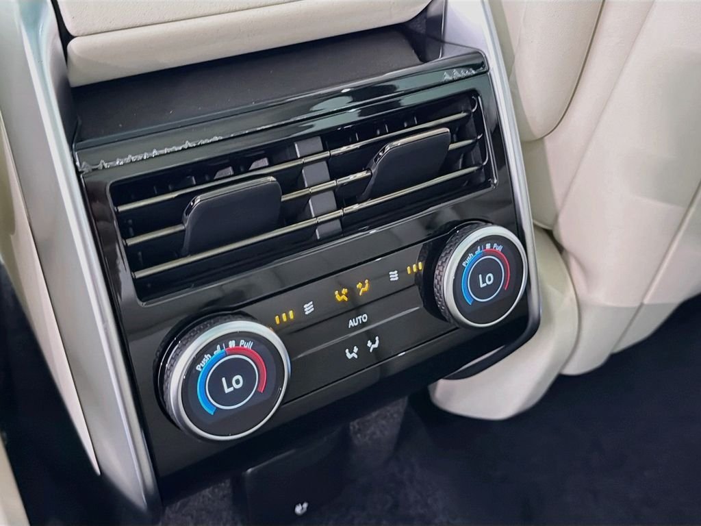 New 2027 Fuji White Land Rover SE image 27