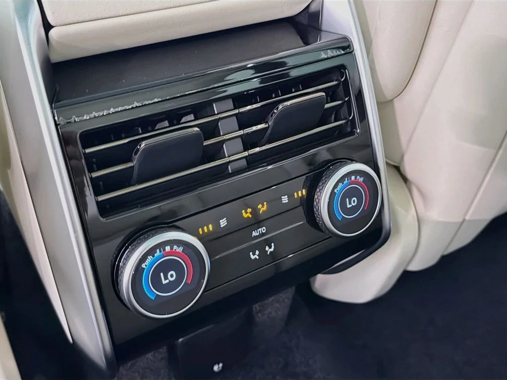 New 2027 Fuji White Land Rover SE image 27