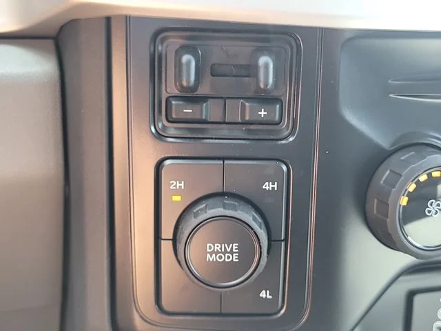 New 2026 Oxford White Ford XLT image 29
