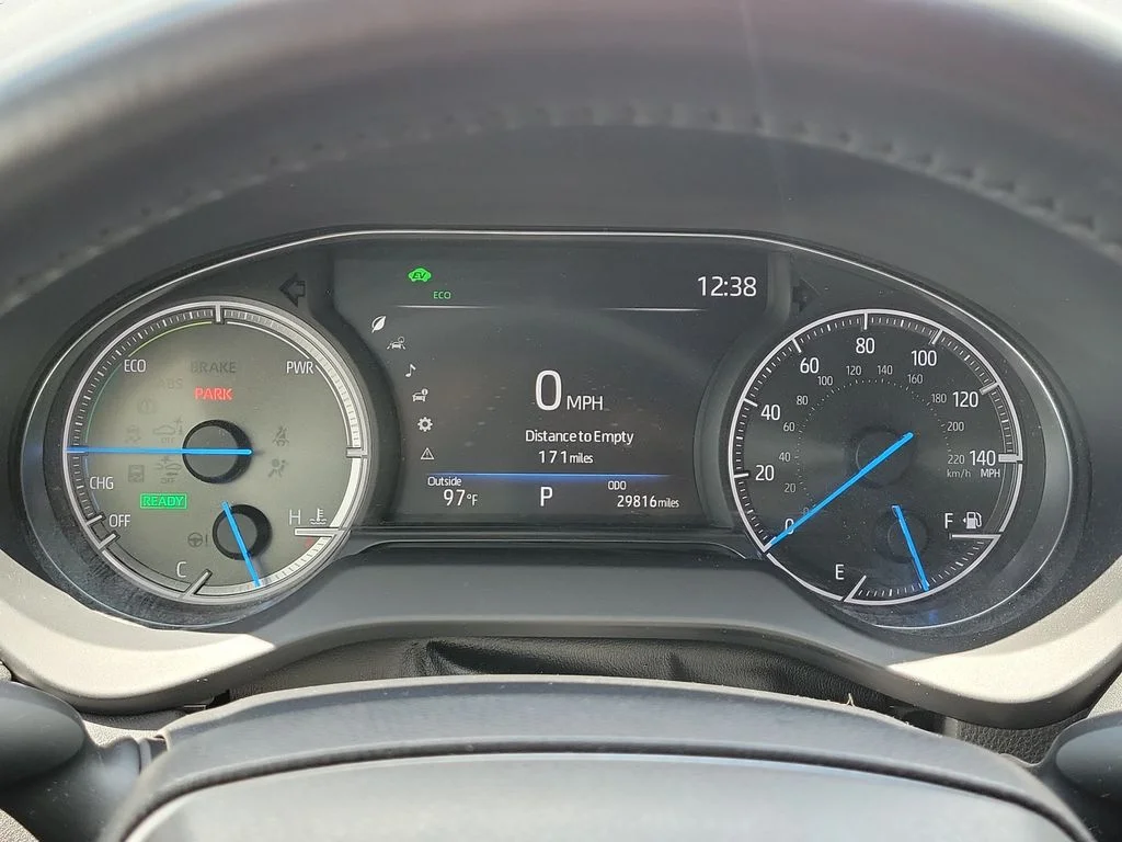 Used 2021 White Toyota XLE image 19