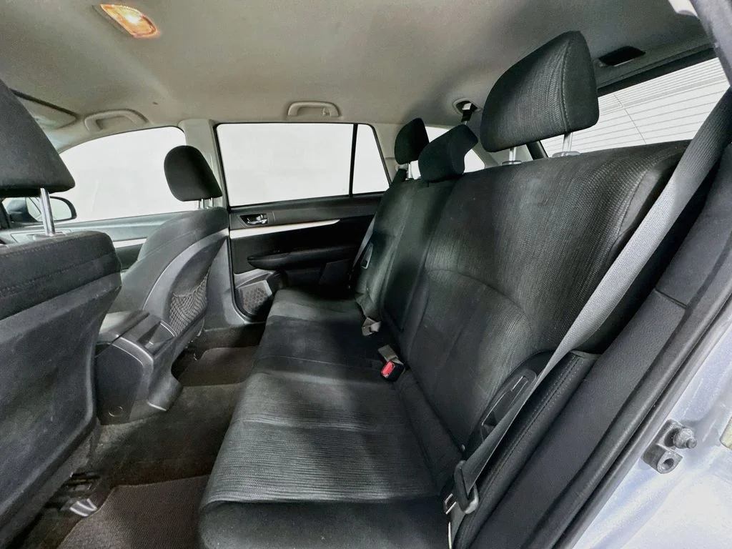 Used 2013 Ice Silver Metallic Subaru 2.5i image 25