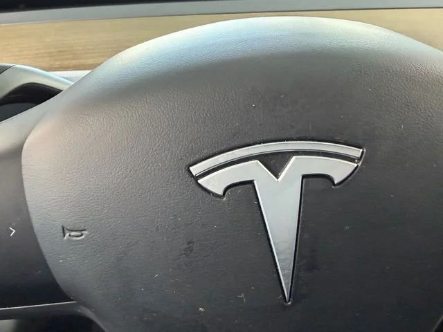 Used 2023 White Tesla Base image 21