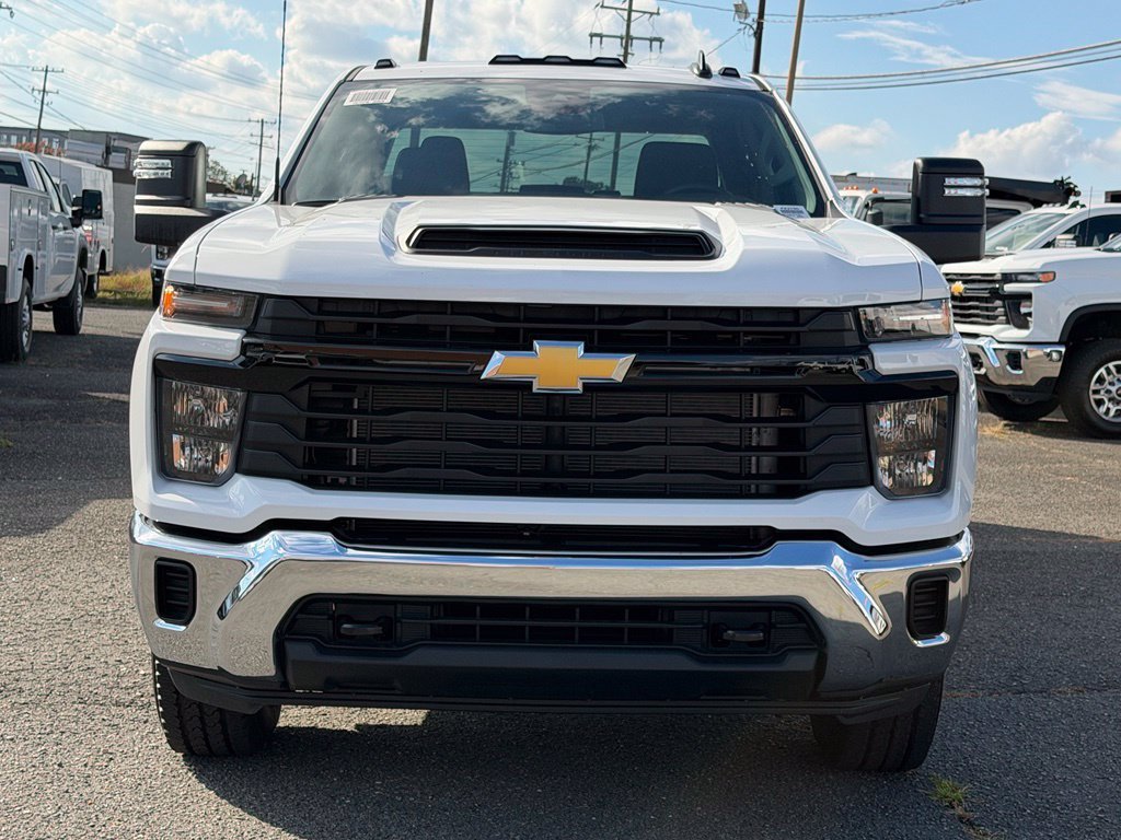 New 2026 Summit White Chevrolet WT image 9