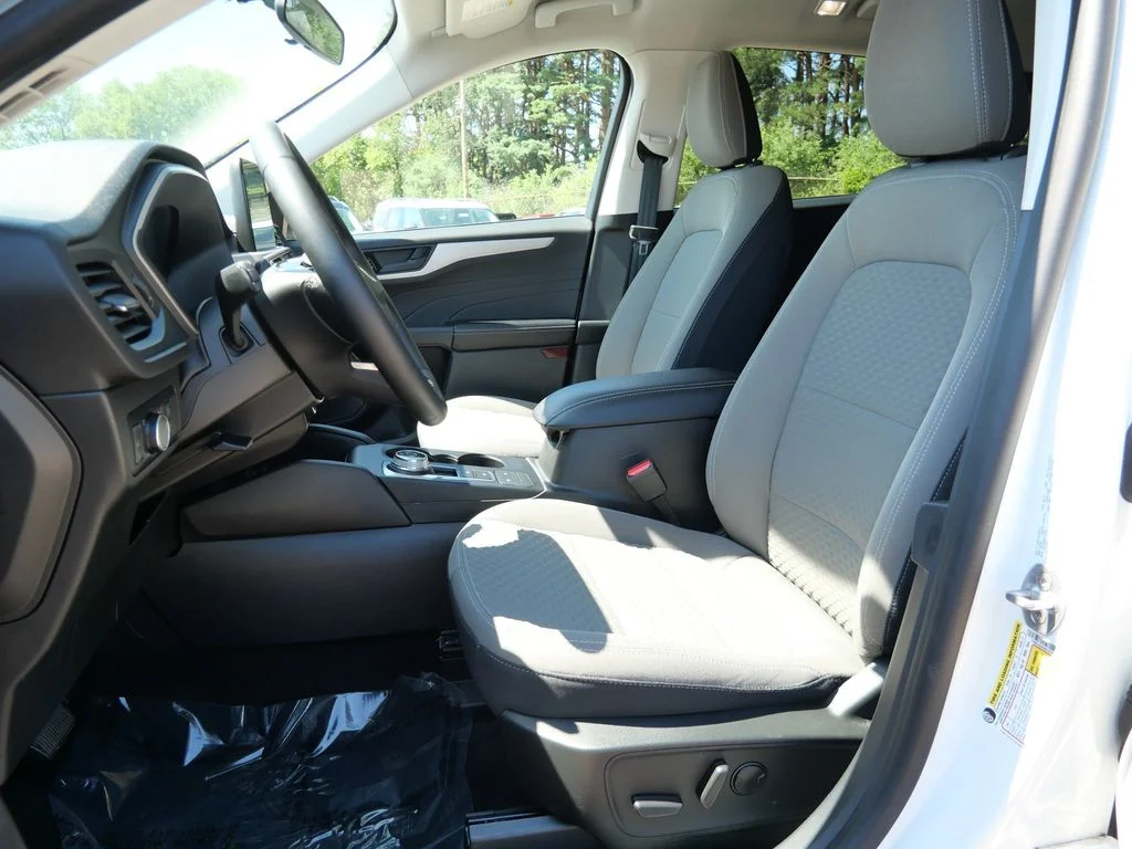 Certified Used 2022 White Ford SE image 18