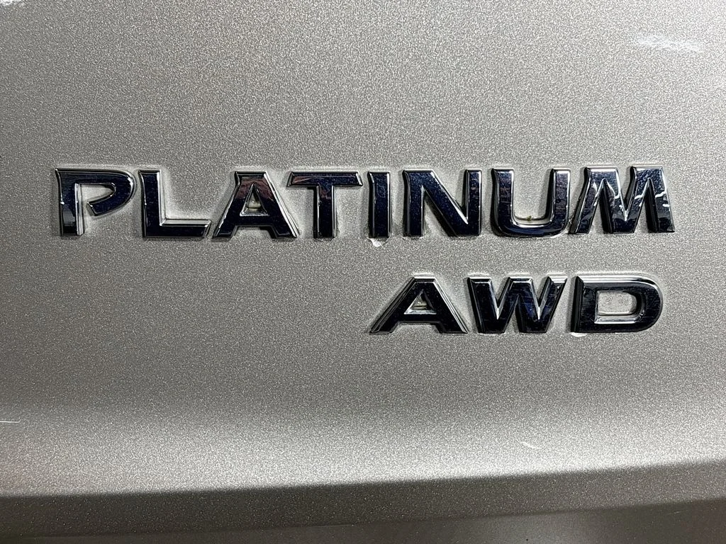 Used 2023 Gold Nissan Platinum image 25