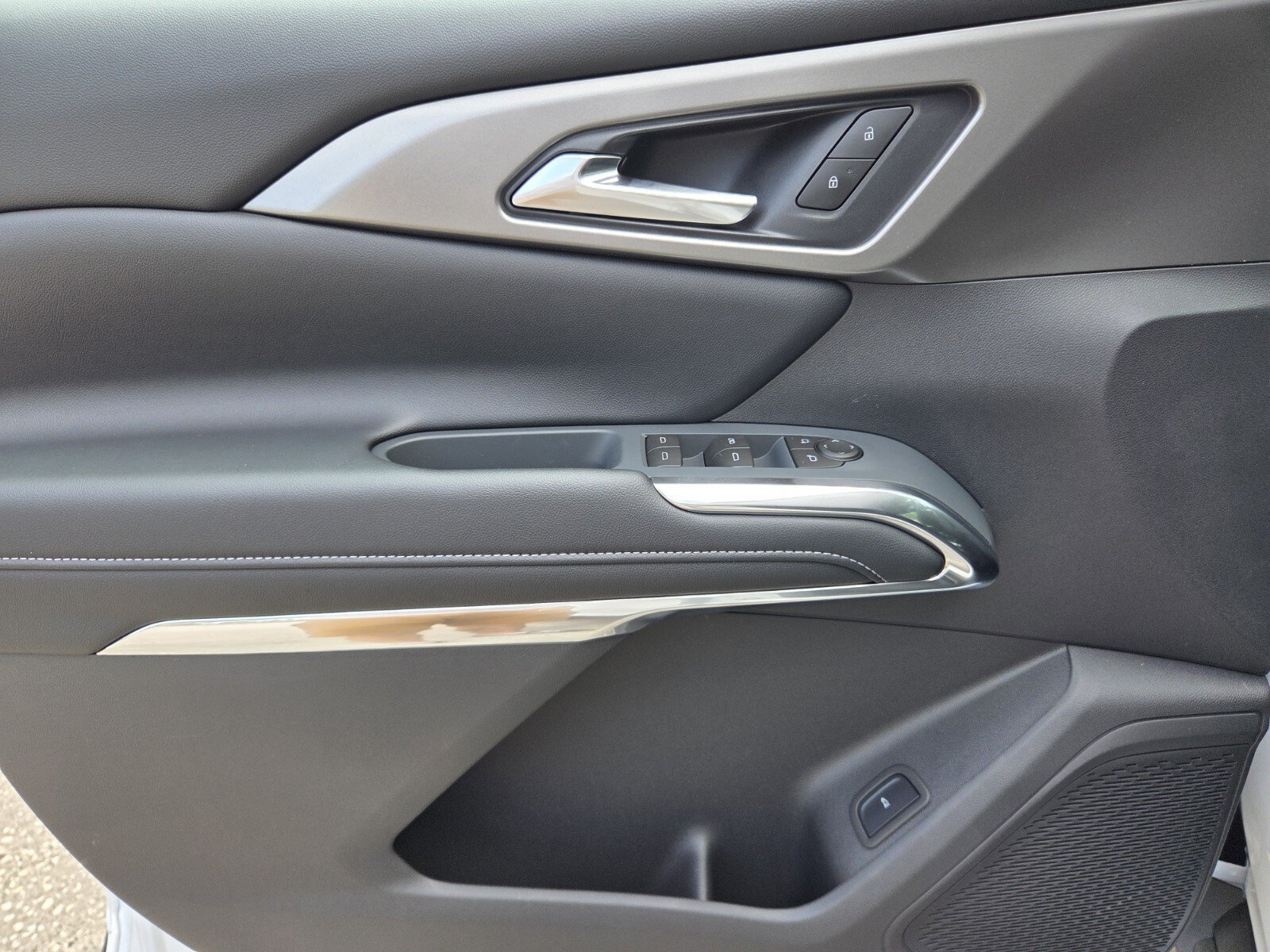 2027 Chevrolet Traverse LT - Photo 24