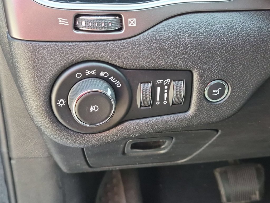 Used 2019 Black Jeep Limited image 13