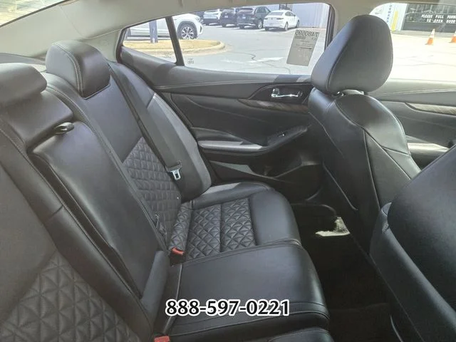 Used 2016 White Nissan Platinum image 11