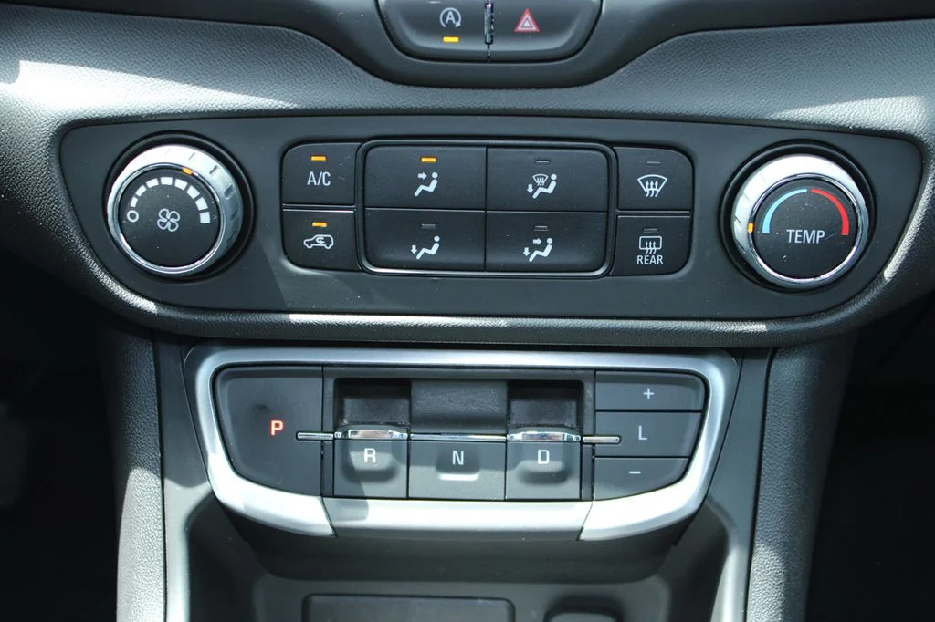 Used 2024 Summit White GMC SLE image 21
