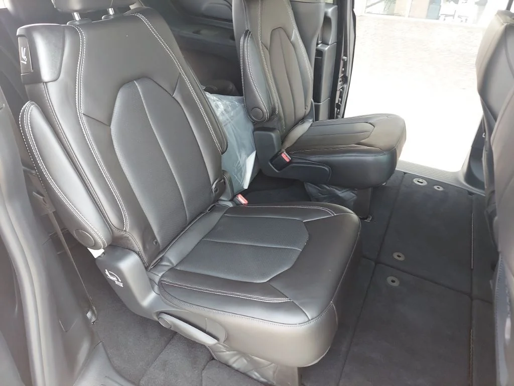 2026 Chrysler Pacifica Select - Photo 34