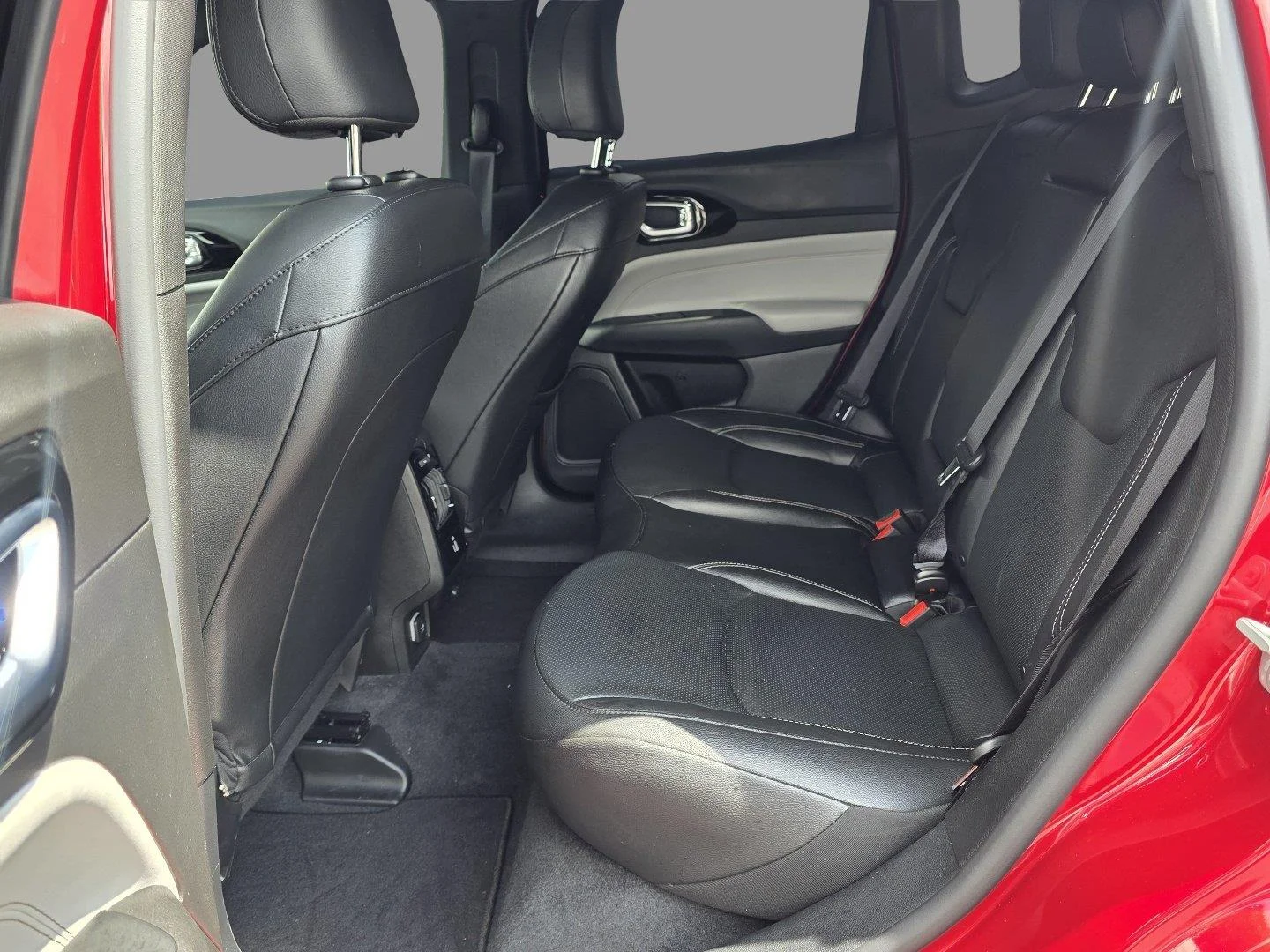 Used 2025 Velvet Red Pearlcoat Jeep Altitude X image 25