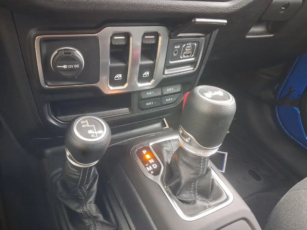 Used 2025 Blue Jeep Sport S image 27