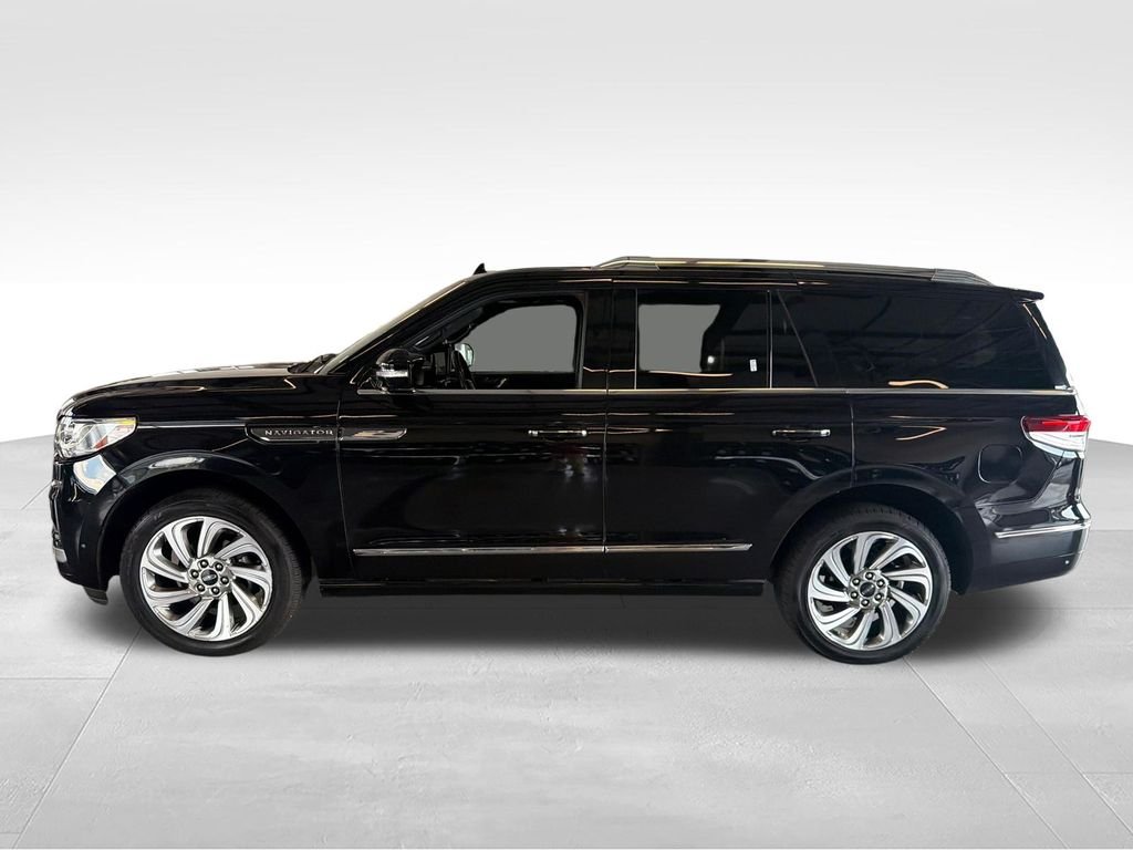 Used 2024 Black Lincoln Premiere image 2