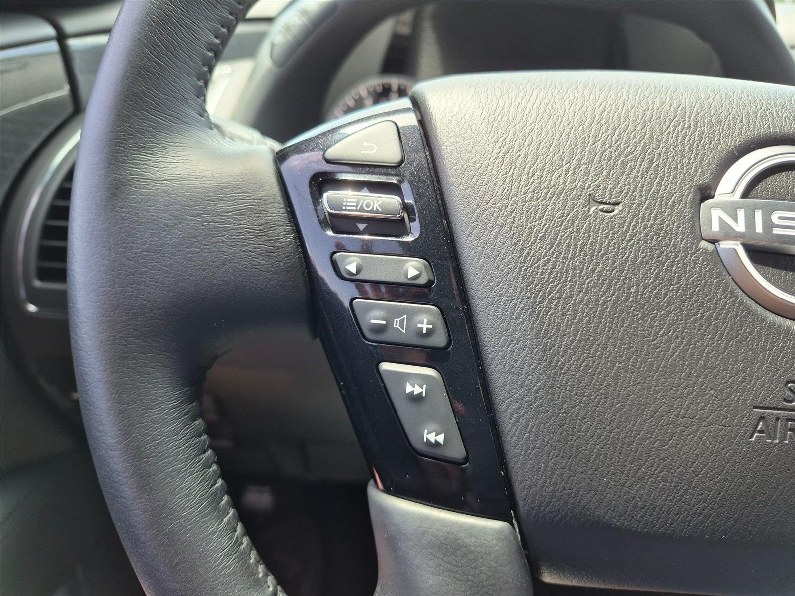 Used 2024 Aspen White Tricoat Nissan SL image 17