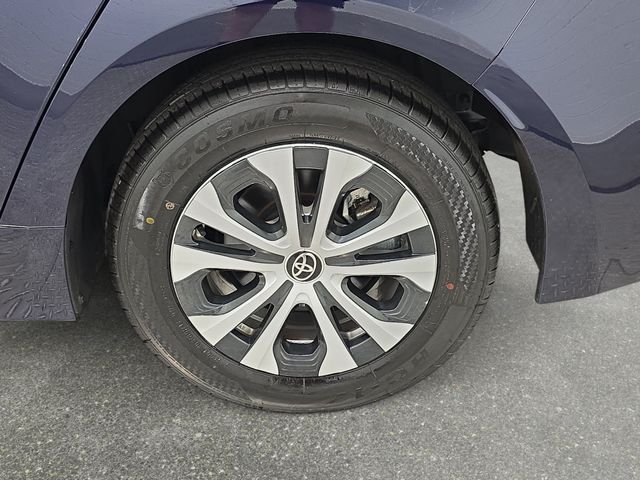 Certified Used 2020  Toyota LE image 27