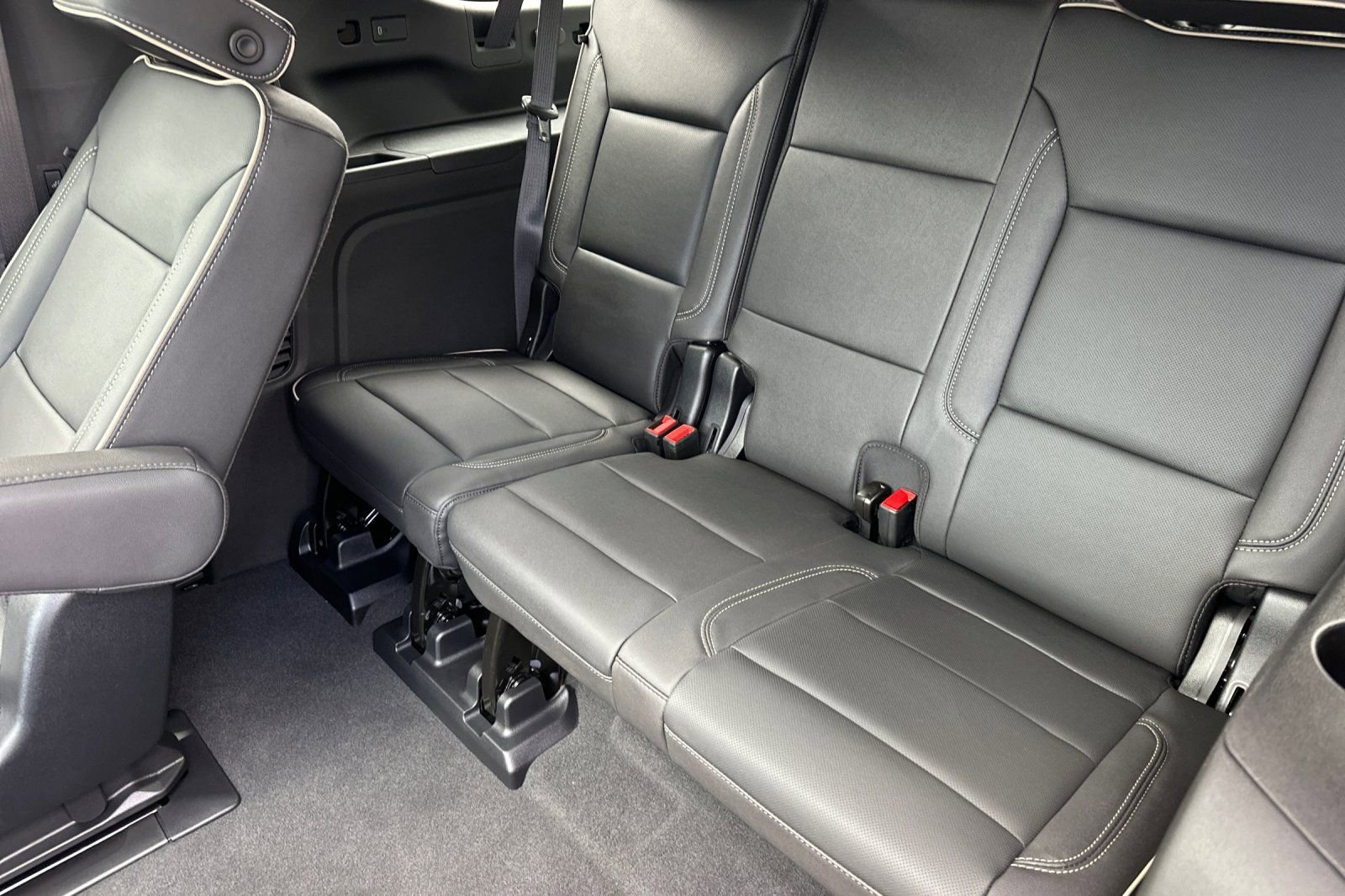 2025 Chevrolet Suburban Premier - Photo 16