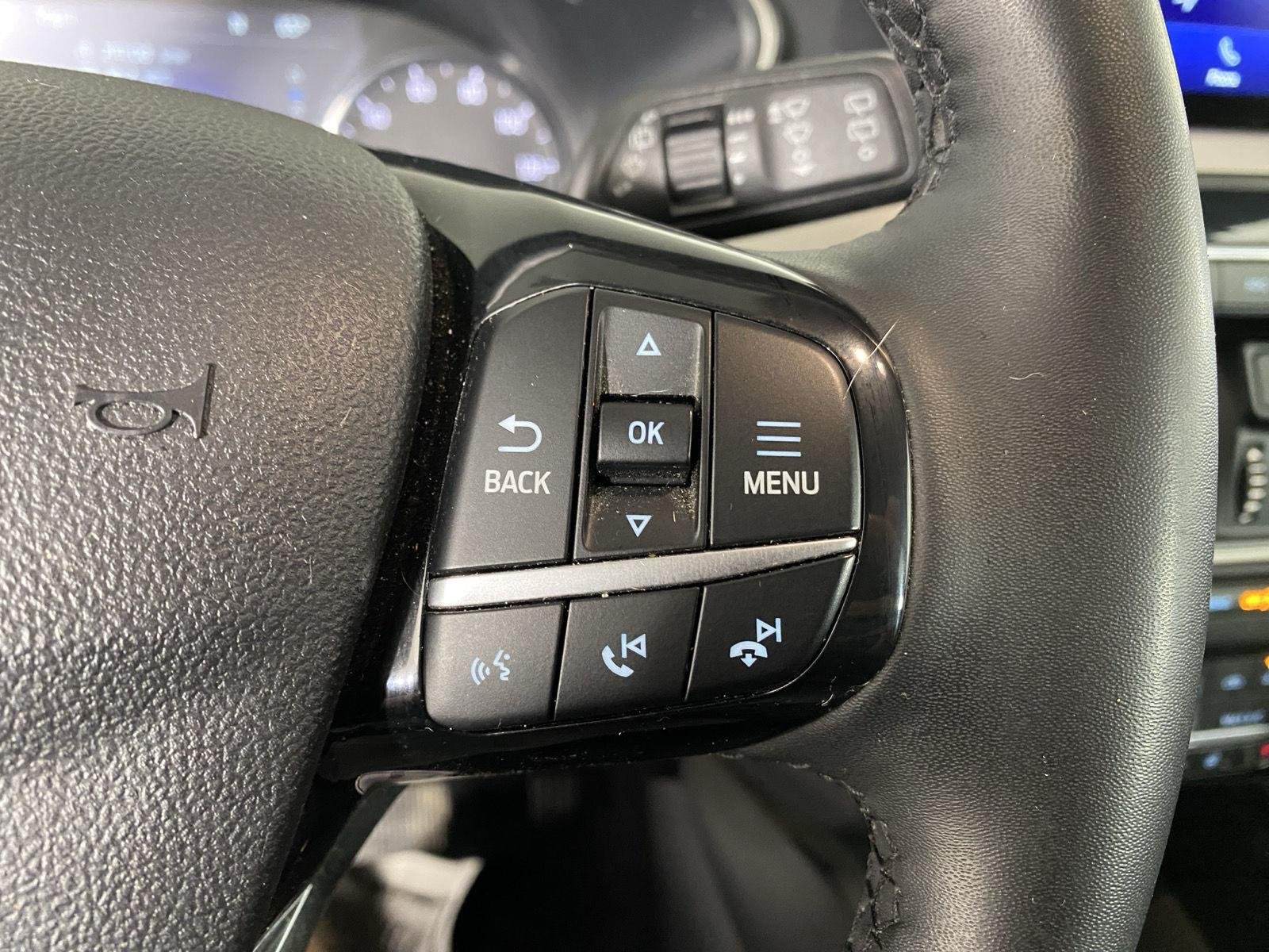 Used 2022 Oxford White Ford SE Hybrid image 21