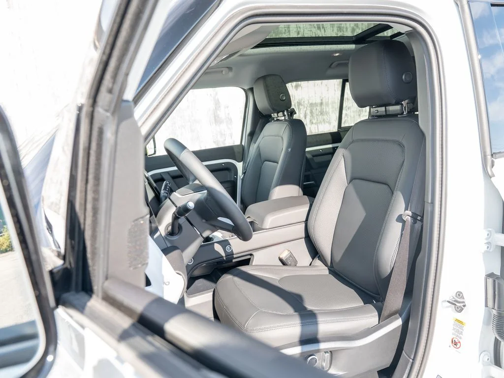 New 2026 Fuji White Land Rover S image 18