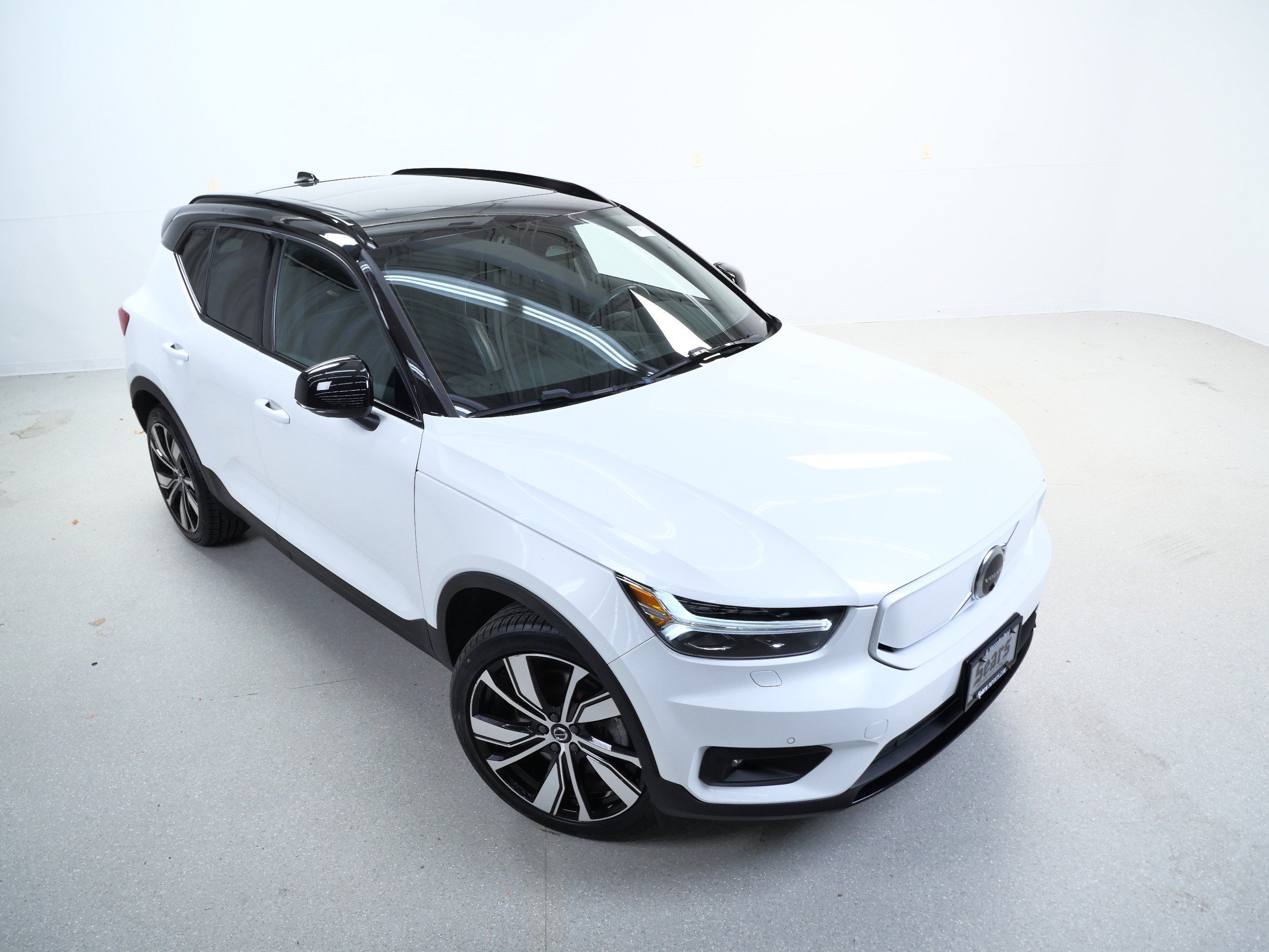Used 2021 Crystal White Metallic Volvo Recharge P8 eAWD Pure Electric image 4